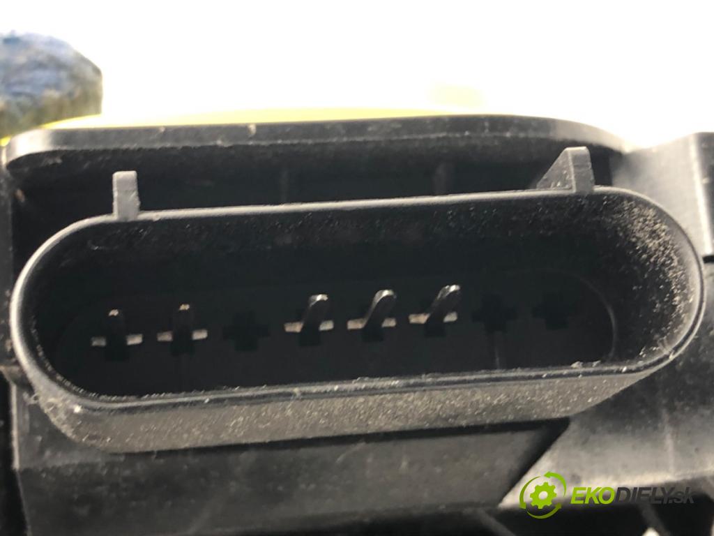 FORD TRANSIT CONNECT nadwozie wielkoprzestrzenne (MPV) 2016 88 kW 1.5 TDCi 1499 zámok Dvere zadných pravy