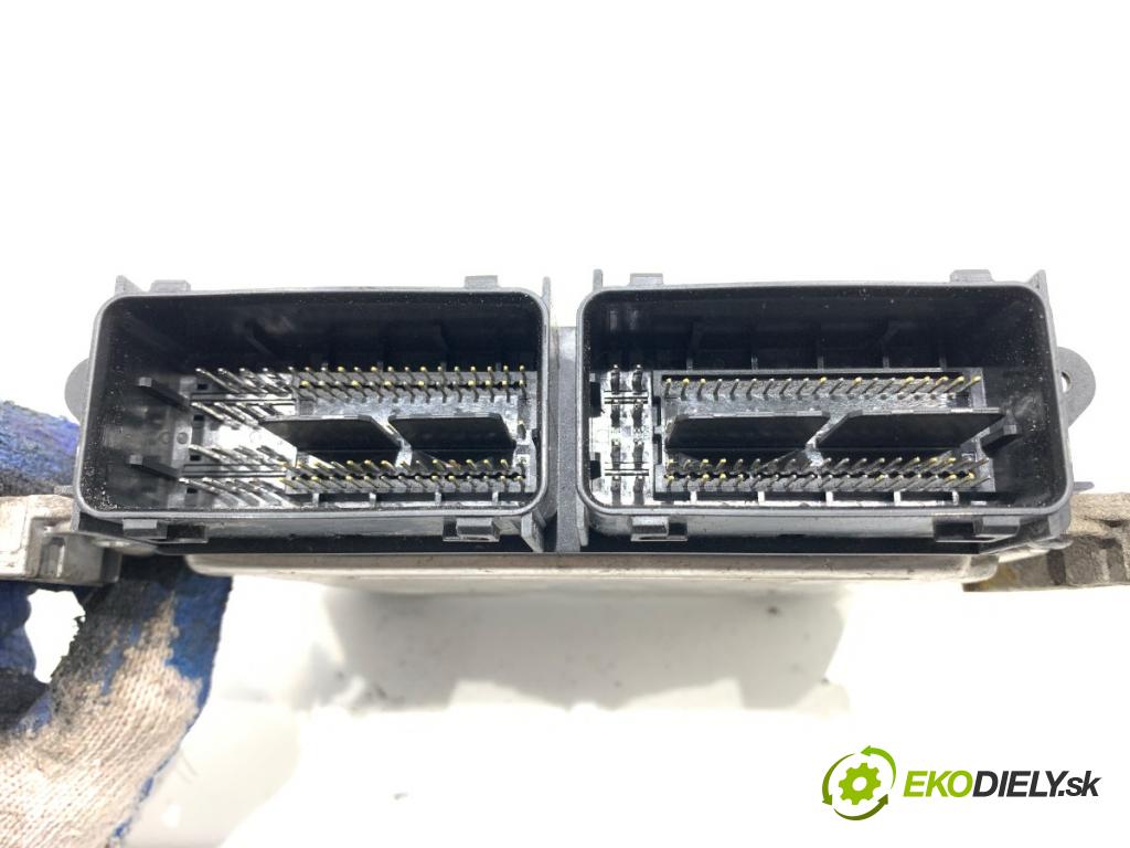 FORD TRANSIT CONNECT nadwozie wielkoprzestrzenne (MPV) 2016 88 kW 1.5 TDCi 1499 riadiaca jednotka Motor 0281033097 FV61-12A650-AHA (Riadiaca jednotka)