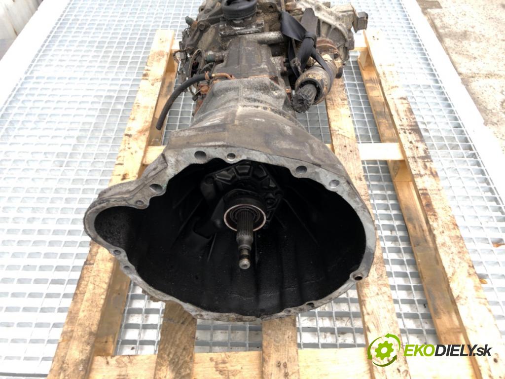 NISSAN TERRANO II samochód terenowy zamknięty 1994 91 kW 2.4 i 12V 4WD 2389 převodovka 32101-35G40 (Převodovka)