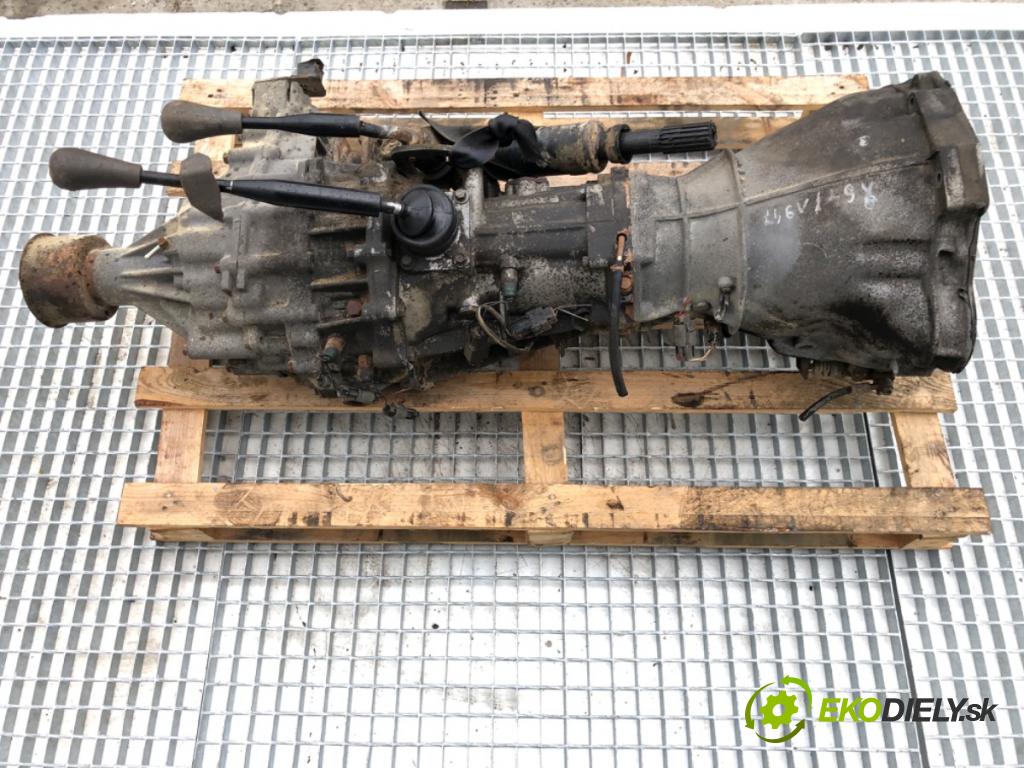 NISSAN TERRANO II samochód terenowy zamknięty 1994 91 kW 2.4 i 12V 4WD 2389 převodovka 32101-35G40 (Převodovka)