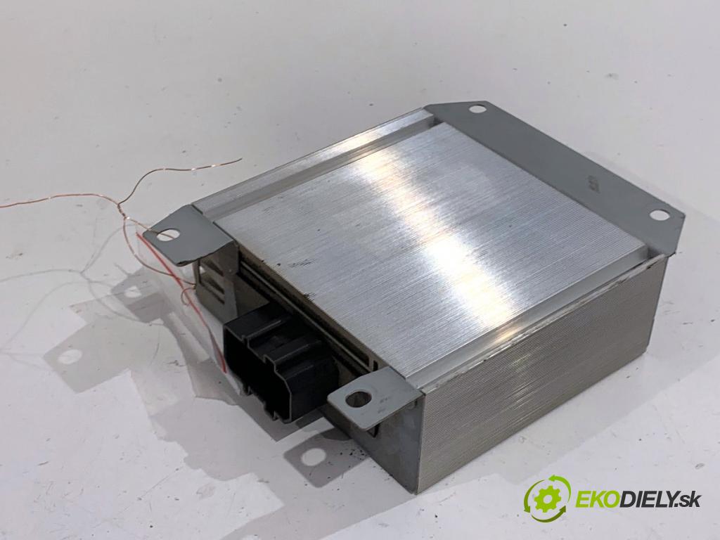 AUDI A4 B7 Kombi 2007 125 kW 2.0 TDI quattro 1968 zesilovač 8E9035223D (Zesilovač)