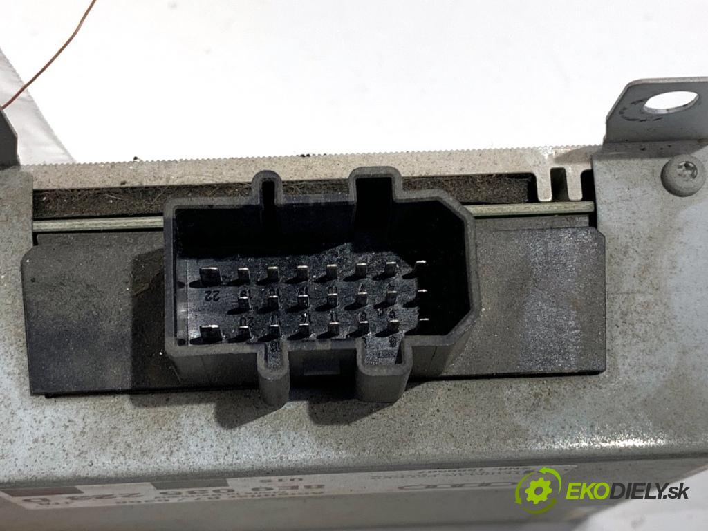 AUDI A4 B7 Kombi 2007 125 kW 2.0 TDI quattro 1968 zesilovač 8E9035223D (Zesilovač)