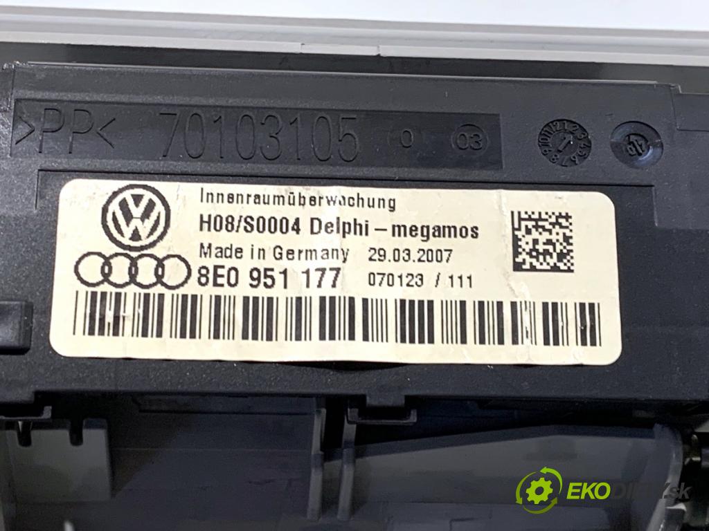 AUDI A4 B7 Kombi 2007 125 kW 2.0 TDI quattro 1968 Svetlo stropné 8E0951177