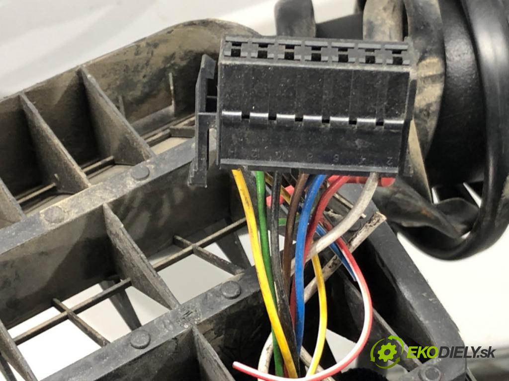 AUDI A4 B7 Kombi 2007 125 kW 2.0 TDI quattro 1968 Hák tažné zařízení  (Tažné zařízení)