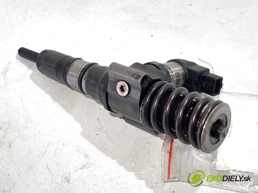 AUDI A4 B7 Kombi 2007 125 kW 2.0 TDI quattro 1968 Vstrekovač 03G130073T (Vstrekovač paliva)