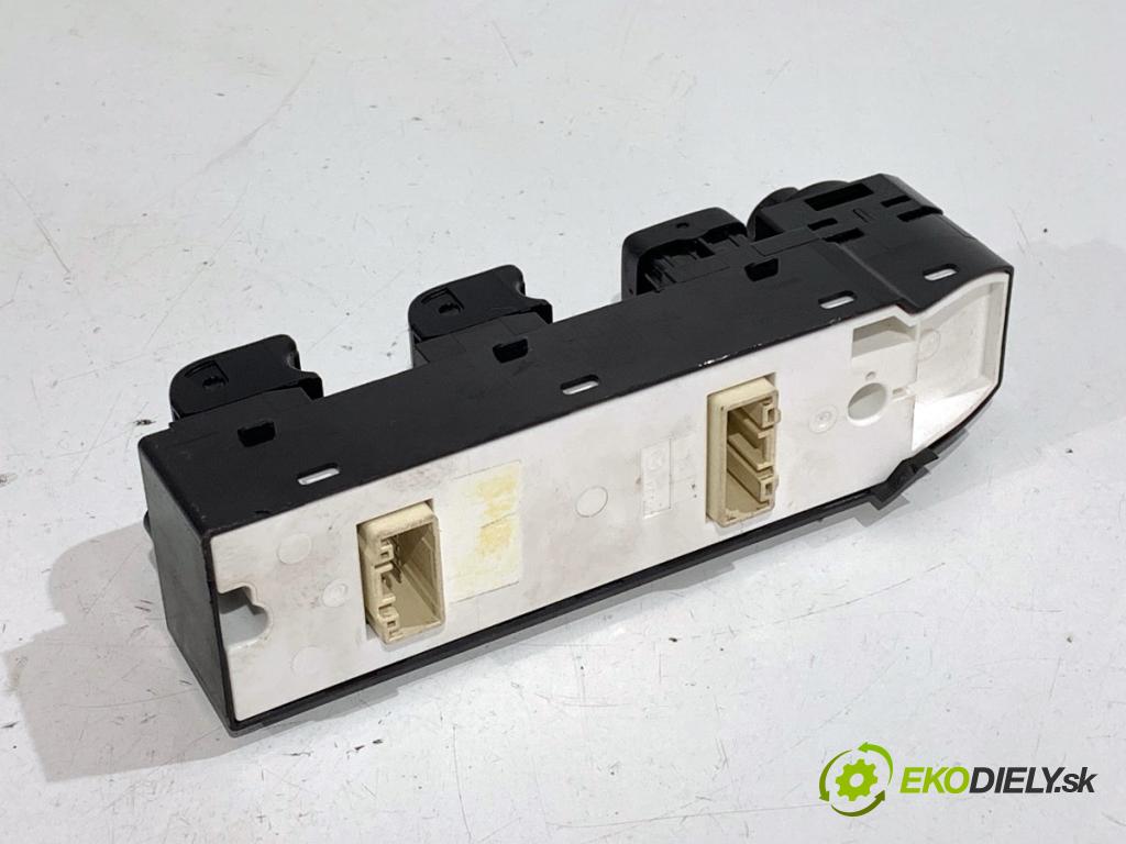 MAZDA 6 GJ sedan 2015 141 kW 2.5 (GJ5FP) 2488 Prepínač okien  (Prepínacie páčky pod volantom)