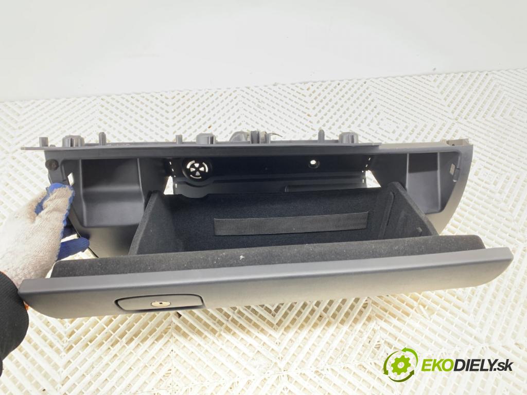 JAGUAR XF II sedan 2018 132 kW 2.0 D 1999 Priehradka, kastlík spolujazdca  (Priehradka (kastlík))