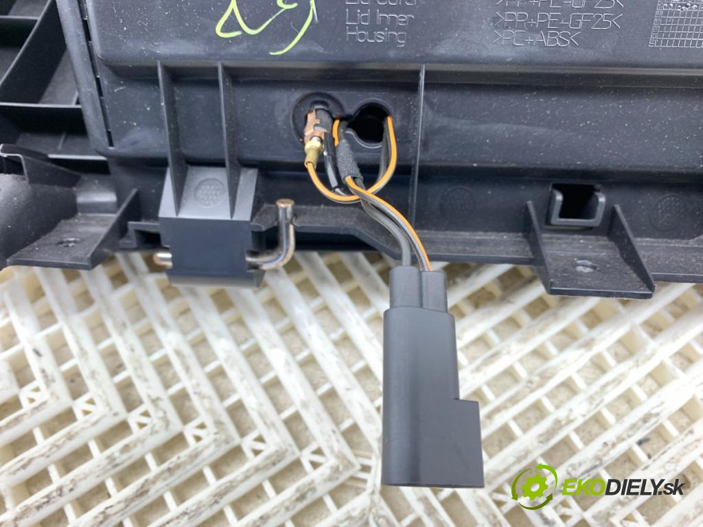 JAGUAR XF II sedan 2018 132 kW 2.0 D 1999 Priehradka, kastlík spolujazdca  (Priehradka (kastlík))