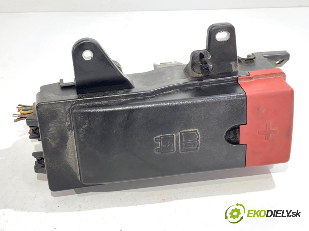 JAGUAR XF II sedan 2018 132 kW 2.0 D 1999 skříňka poistková GX73-14A076-AA (Pojistková skříňka)