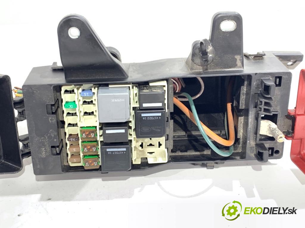 JAGUAR XF II sedan 2018 132 kW 2.0 D 1999 skříňka poistková GX73-14A076-AA (Pojistková skříňka)