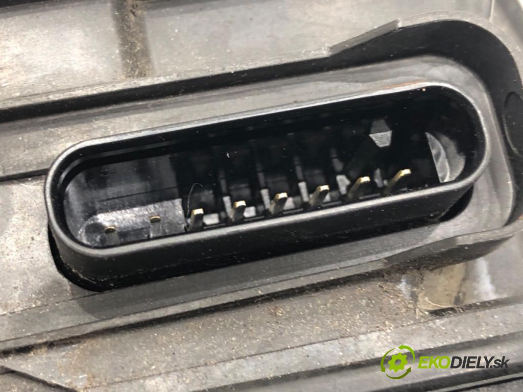 JAGUAR XF II sedan 2018 132 kW 2.0 D 1999 zámok Dvere ľavy zad GX6324995-CD
