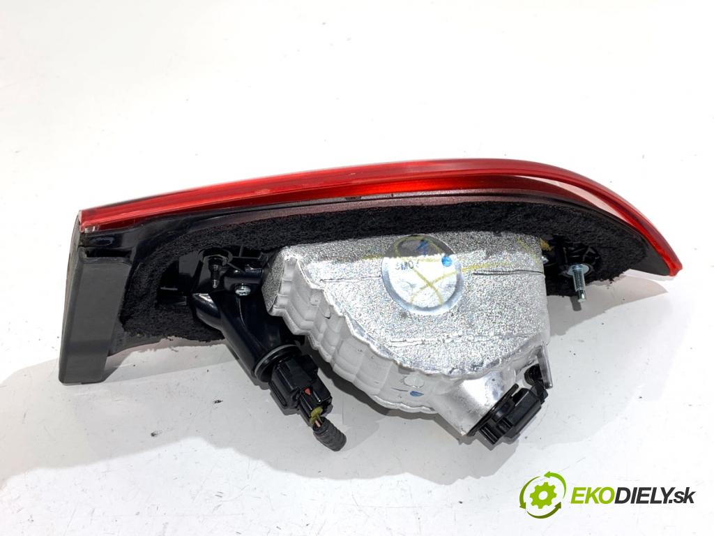 MAZDA 6 GJ sedan 2015 141 kW 2.5 (GJ5FP) 2488 Svetlo zad ľavá strana vnútorná 237-41978 (Kľučka dverí ostatné)