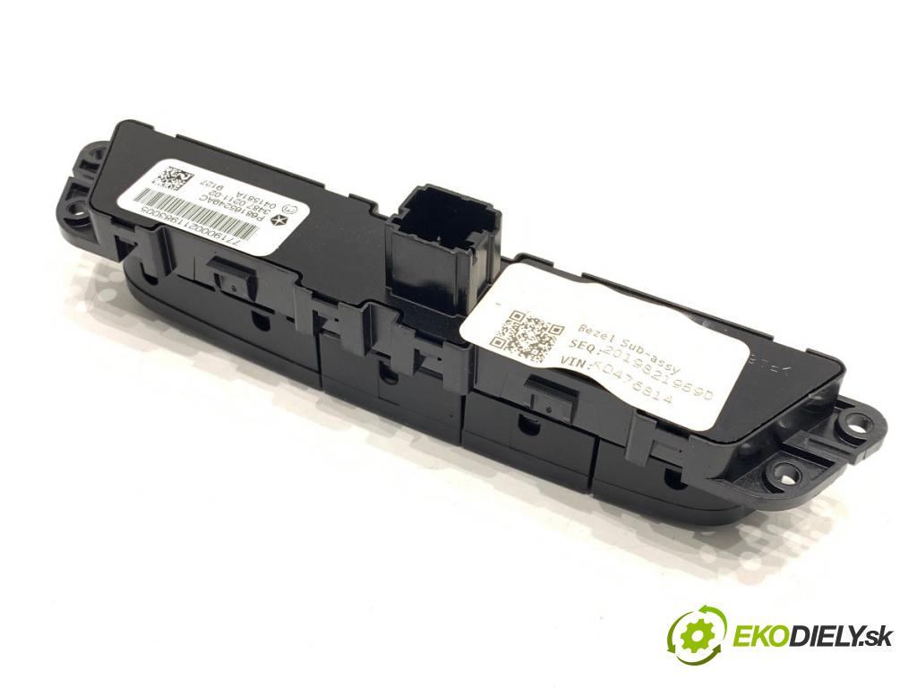 JEEP CHEROKEE KL SUV 2019 200 kW 3.2 V6 4x4 3239 Spínač svetiel výstražných (núdzových) P68165249AC (Prepínacie páčky pod volantom)