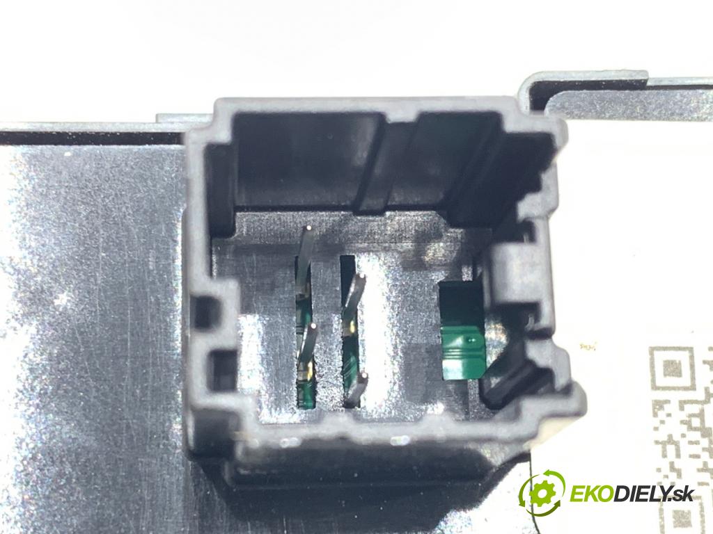 JEEP CHEROKEE KL SUV 2019 200 kW 3.2 V6 4x4 3239 Spínač svetiel výstražných (núdzových) P68165249AC (Prepínacie páčky pod volantom)