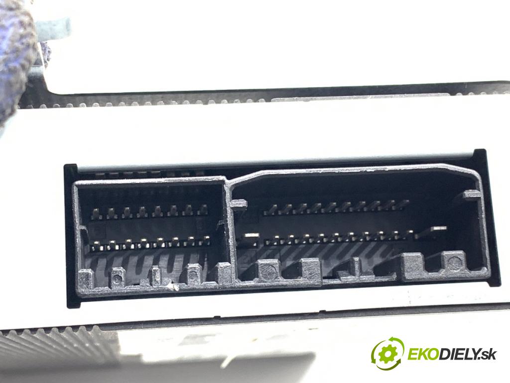 JEEP CHEROKEE KL SUV 2019 200 kW 3.2 V6 4x4 3239 Zosilňovač 68310851AC (Zosilňovač)