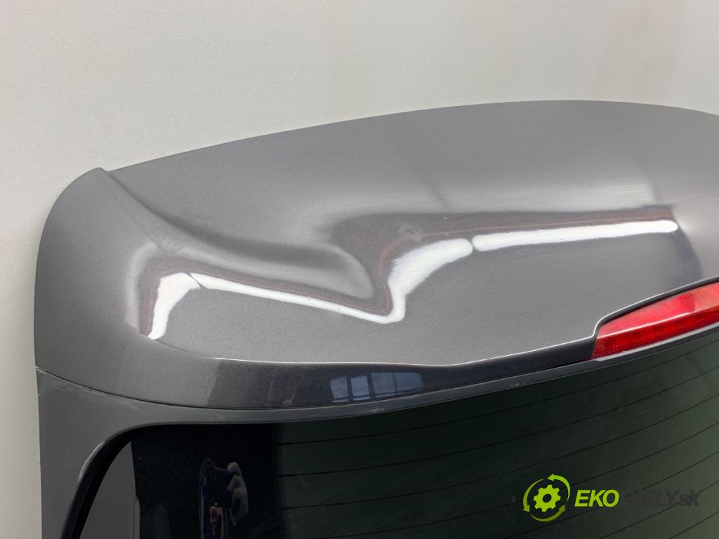 JEEP CHEROKEE KL SUV 2019 200 kW 3.2 V6 4x4 3239 kapota zad
