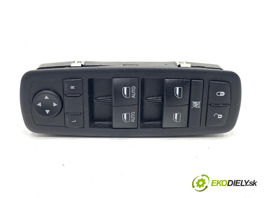 JEEP CHEROKEE KL SUV 2019 200 kW 3.2 V6 4x4 3239 Prepínač okien 68271206AB (Prepínacie páčky pod volantom)