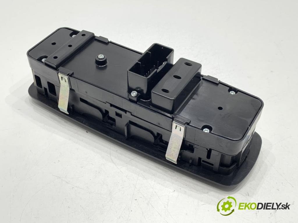 JEEP CHEROKEE KL SUV 2019 200 kW 3.2 V6 4x4 3239 Prepínač okien 68271206AB (Prepínacie páčky pod volantom)