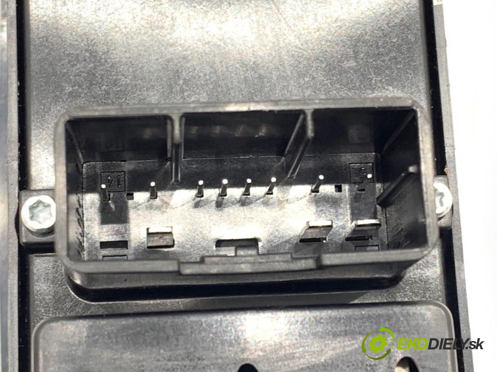 JEEP CHEROKEE KL SUV 2019 200 kW 3.2 V6 4x4 3239 Prepínač okien 68271206AB (Prepínacie páčky pod volantom)