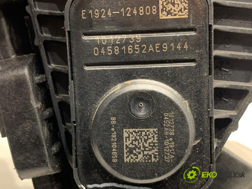 JEEP CHEROKEE KL SUV 2019 200 kW 3.2 V6 4x4 3239 Potenciometer plynu 04581652AE (Potenciometer plynového pedálu)