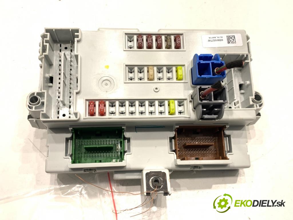 JEEP CHEROKEE KL SUV 2019 200 kW 3.2 V6 4x4 3239 modul BSI 68412070AB (Pojistková skříňka)