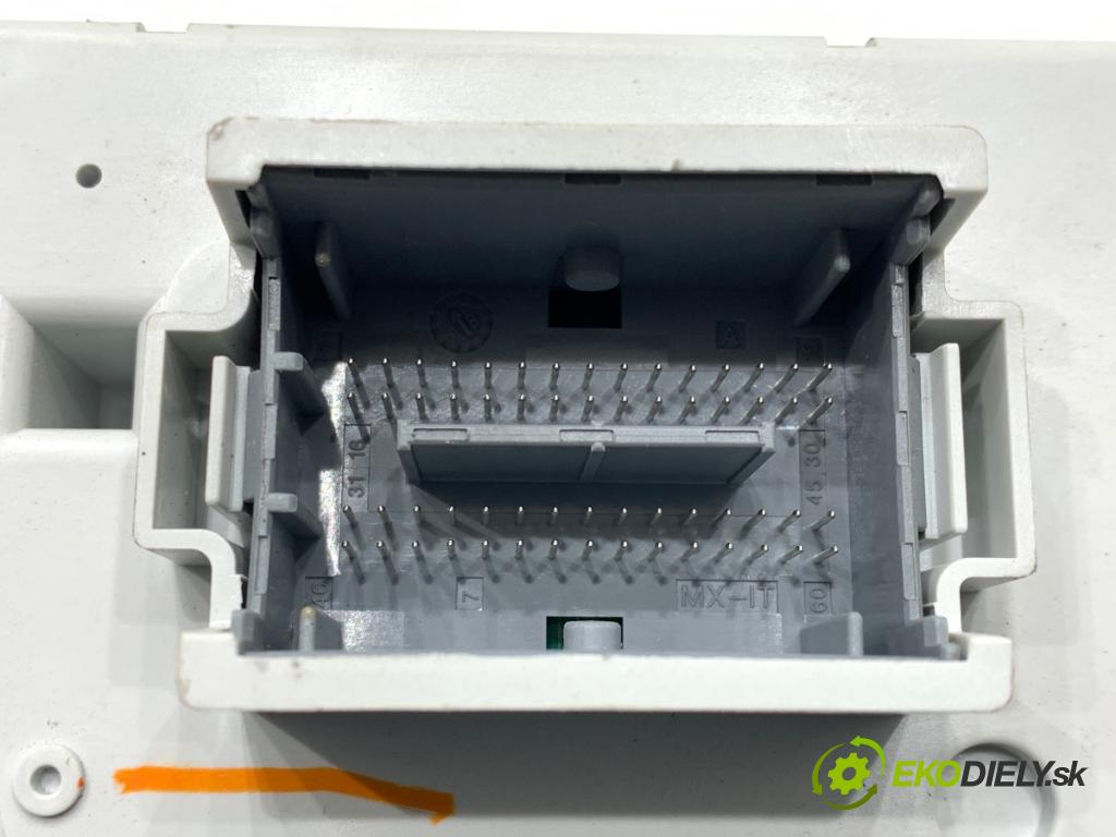 JEEP CHEROKEE KL SUV 2019 200 kW 3.2 V6 4x4 3239 modul BSI 68412070AB (Pojistková skříňka)