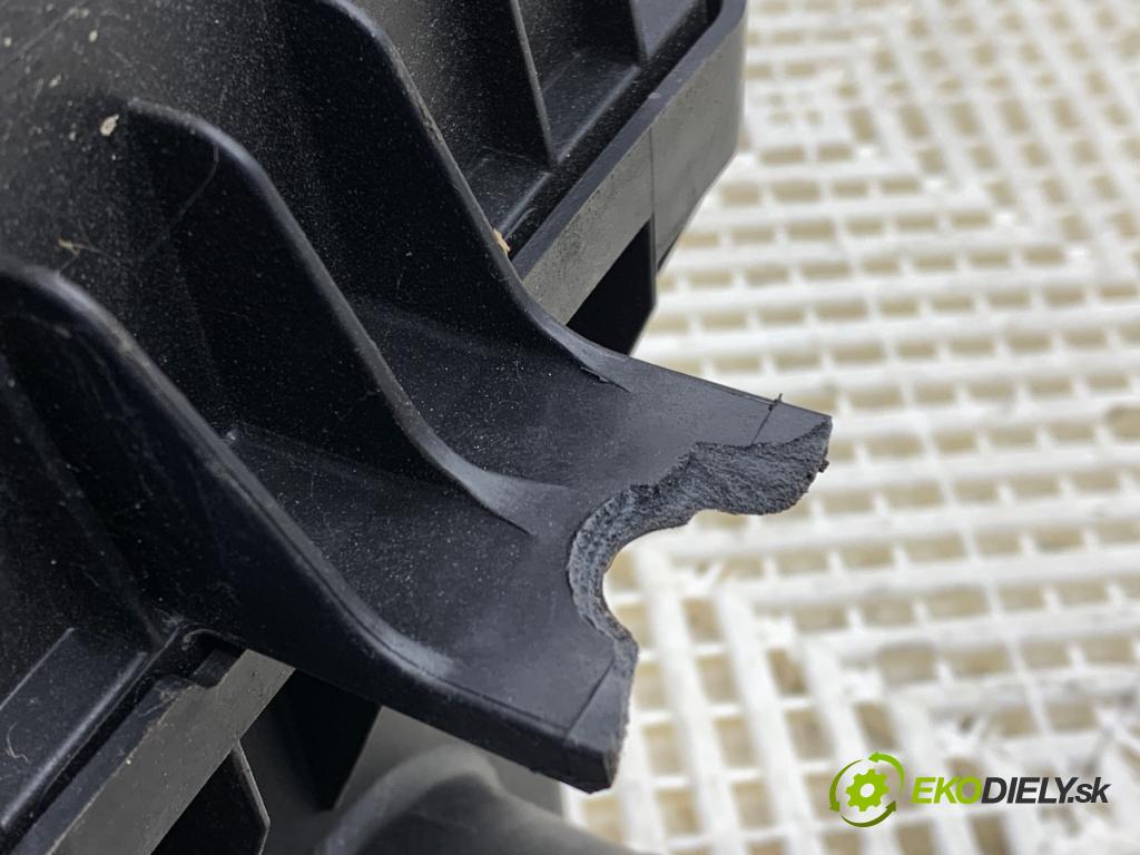 JEEP CHEROKEE KL SUV 2019 200 kW 3.2 V6 4x4 3239 Obal filtra vzduchu P68285595AB (Obal vzduchového filtra)