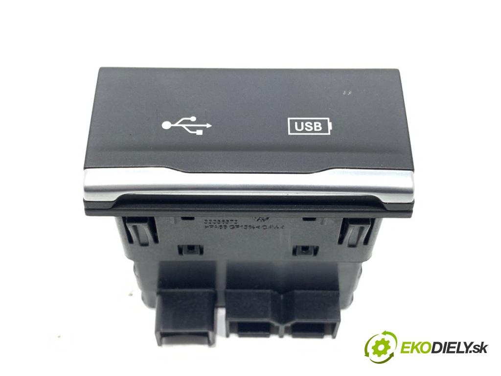 JEEP CHEROKEE KL SUV 2019 200 kW 3.2 V6 4x4 3239 HNÍZDO: USB 68271567AB