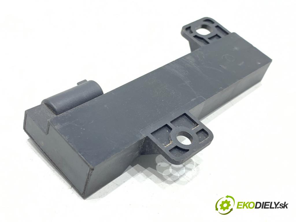 JEEP CHEROKEE KL SUV 2019 200 kW 3.2 V6 4x4 3239 Zosilňovač Antenní: P56046957AA (Zosilňovač)