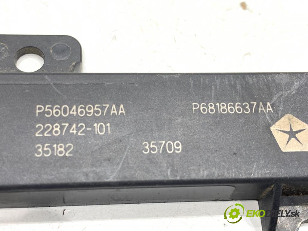 JEEP CHEROKEE KL SUV 2019 200 kW 3.2 V6 4x4 3239 Zosilňovač Antenní: P56046957AA (Zosilňovač)