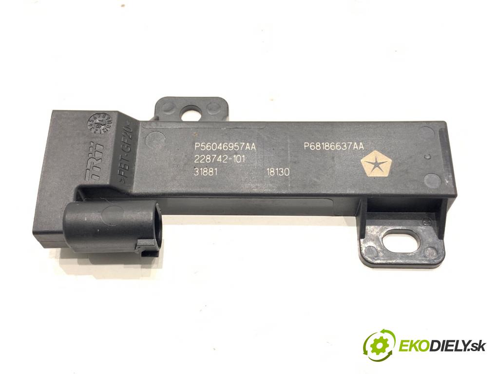 JEEP CHEROKEE KL SUV 2019 200 kW 3.2 V6 4x4 3239 Zosilňovač Antenní: P56046957AA (Zosilňovač)