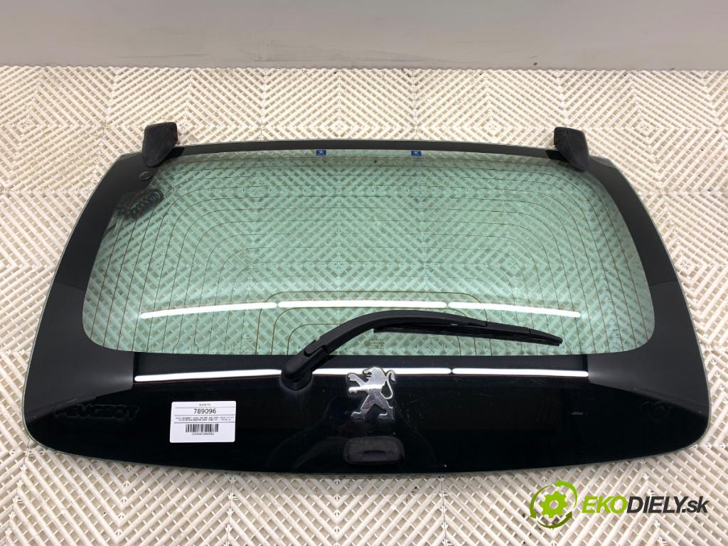 PEUGEOT 107 liftback 2007 50 kW 1.0 998 kapota zad Okno 