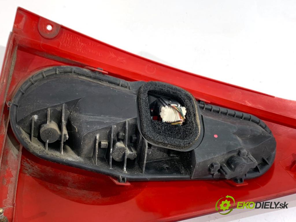 PEUGEOT 107 liftback 2007 50 kW 1.0 998 Svetlo ľavy zad 81560-0H040