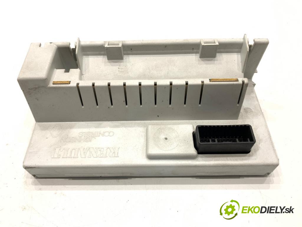 RENAULT CLIO III liftback 2006 50 kW 1.5 dCi (C/BR0G, C/BR1G) 1461 Dislpej 8200307273 (Prístrojová doska)