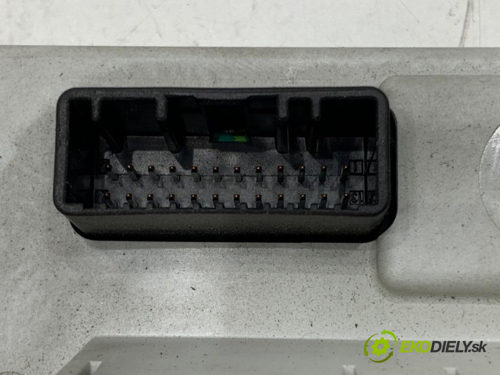 RENAULT CLIO III liftback 2006 50 kW 1.5 dCi (C/BR0G, C/BR1G) 1461 Dislpej 8200307273 (Prístrojová doska)