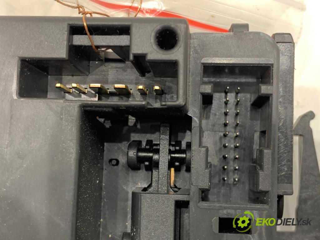 RENAULT CLIO III liftback 2006 50 kW 1.5 dCi (C/BR0G, C/BR1G) 1461 Prepínač stieračov 88103003396 (Prepínacie páčky pod volantom)