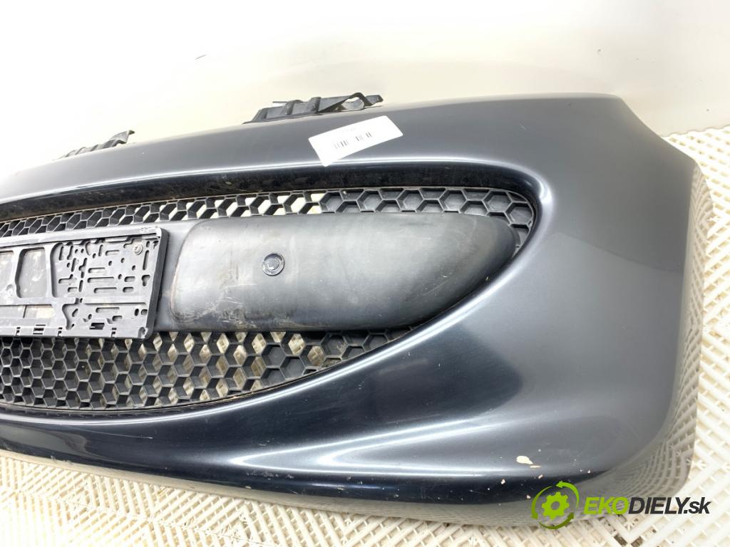 PEUGEOT 107 liftback 2007 50 kW 1.0 998 Nárazník predný  (Kľučka dverí ostatné)