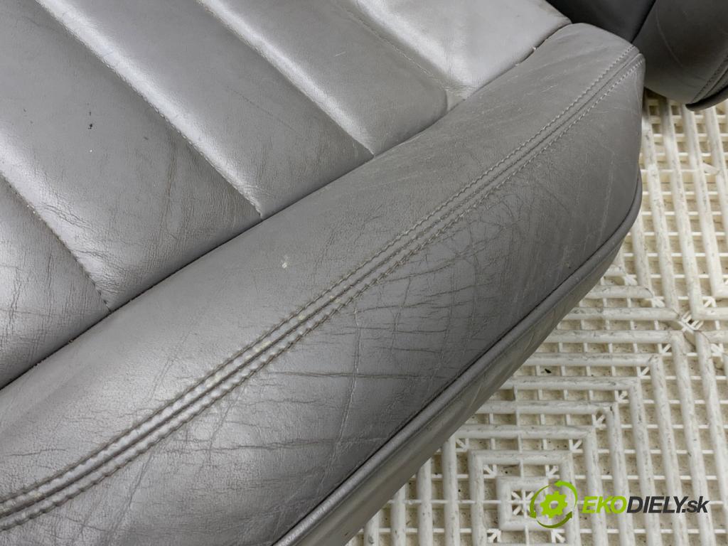 VW TOUAREG SUV 2006 206 kW 3.6 V6 FSI 3597 Sedadlo druhý rad