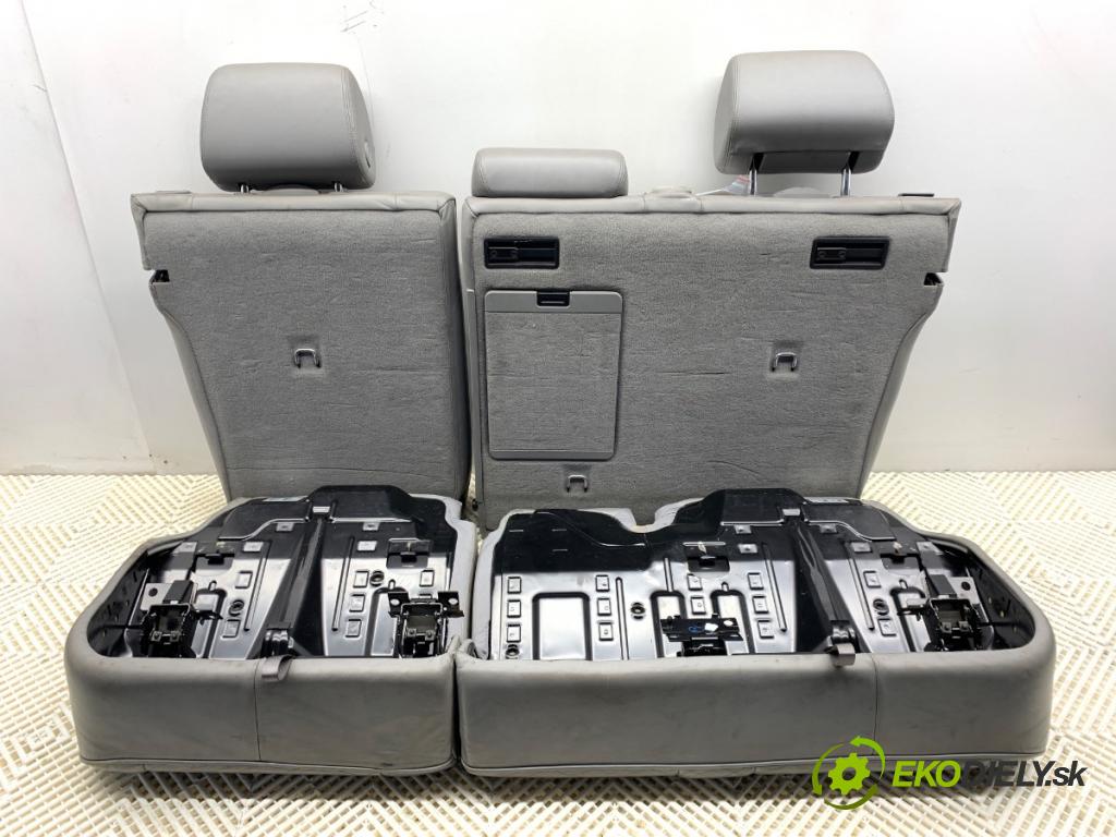VW TOUAREG SUV 2006 206 kW 3.6 V6 FSI 3597 Sedadlo druhý rad