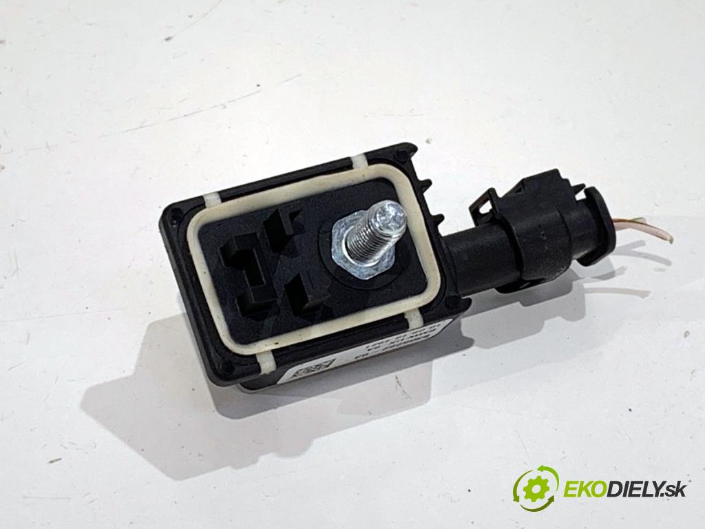 BMW F39 SUV 2019 103 kW sDrive 18 i 1499 Snímač nárazu 9305252 (Snímač nárazu)