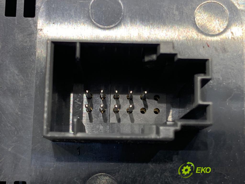 BMW F39 SUV 2019 103 kW sDrive 18 i 1499 Prepínač okien 9208109 (Prepínacie páčky pod volantom)