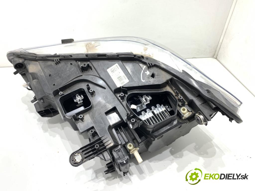 BMW F39 SUV 2019 103 kW sDrive 18 i 1499 Svetlomet pravy predný XENON 7489230