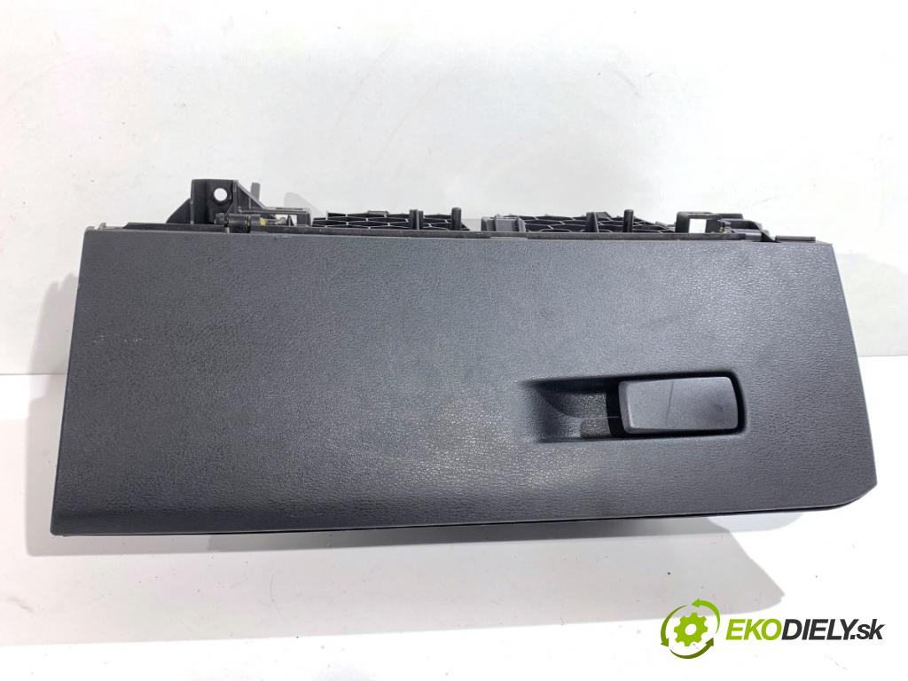 BMW F39 SUV 2019 103 kW sDrive 18 i 1499 Priehradka, kastlík spolujazdca  (Priehradka (kastlík))