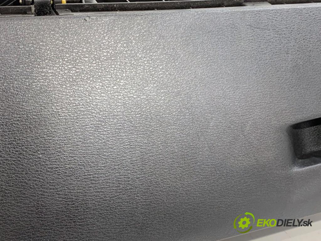 BMW F39 SUV 2019 103 kW sDrive 18 i 1499 Priehradka, kastlík spolujazdca  (Priehradka (kastlík))