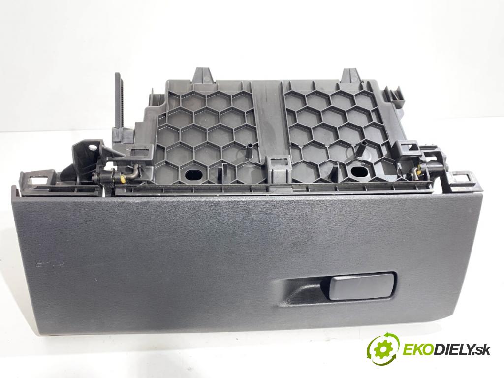 BMW F39 SUV 2019 103 kW sDrive 18 i 1499 Priehradka, kastlík spolujazdca  (Priehradka (kastlík))