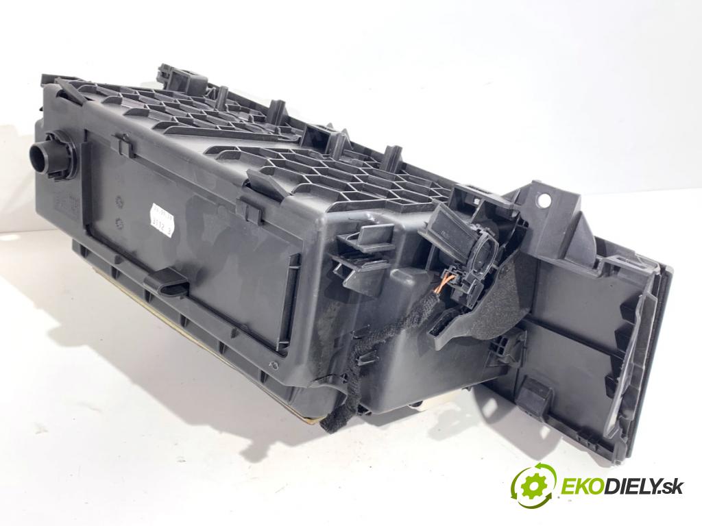 BMW F39 SUV 2019 103 kW sDrive 18 i 1499 Priehradka, kastlík spolujazdca  (Priehradka (kastlík))