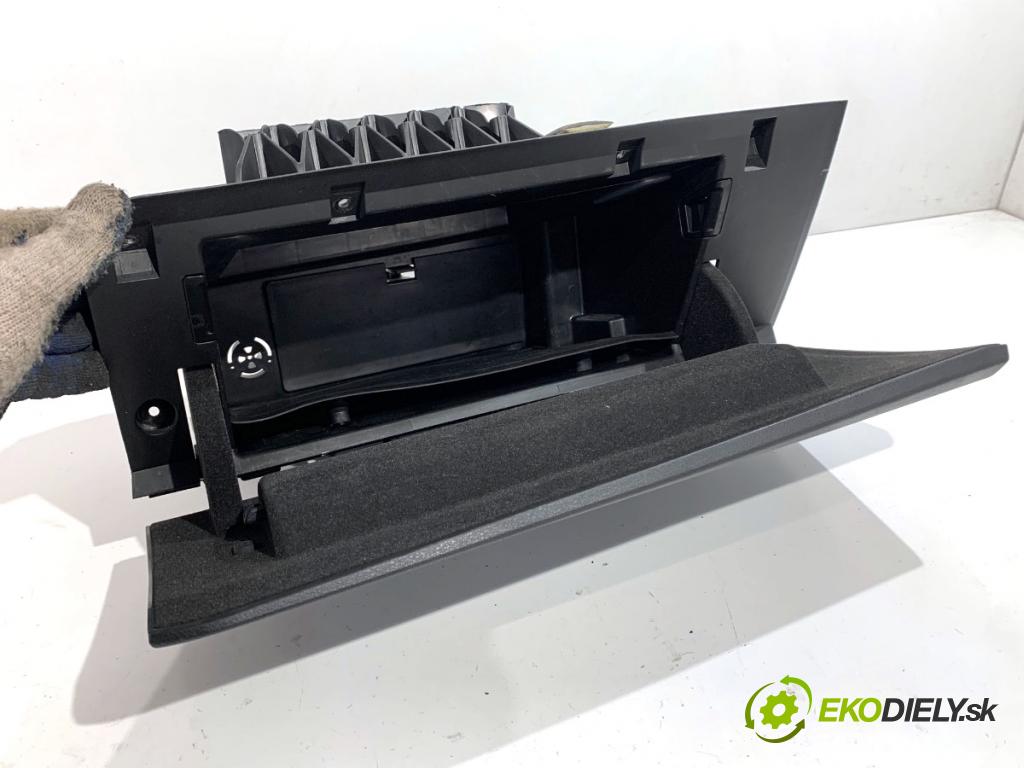 BMW F39 SUV 2019 103 kW sDrive 18 i 1499 Priehradka, kastlík spolujazdca  (Priehradka (kastlík))