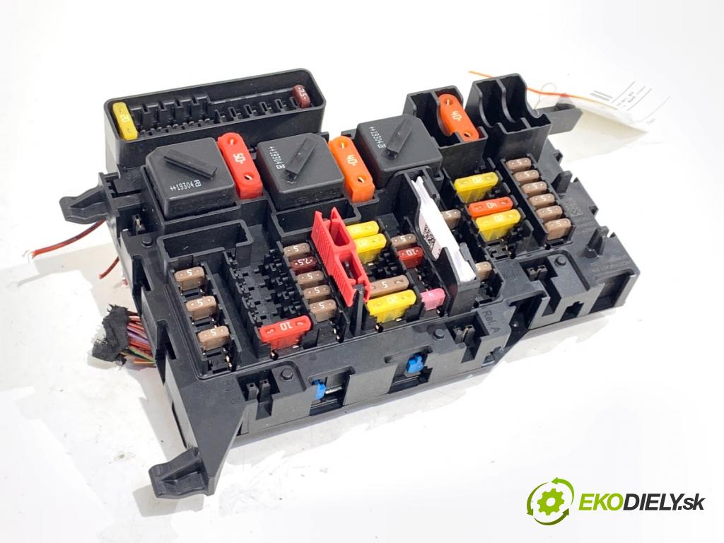 BMW F39 SUV 2019 103 kW sDrive 18 i 1499 skříňka poistková 9360501 (Pojistková skříňka)