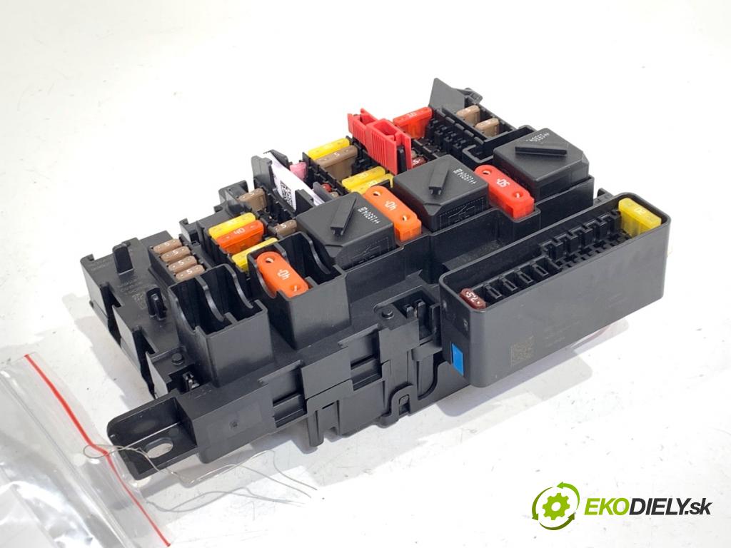 BMW F39 SUV 2019 103 kW sDrive 18 i 1499 skříňka poistková 9360501 (Pojistková skříňka)