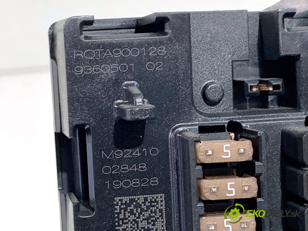 BMW F39 SUV 2019 103 kW sDrive 18 i 1499 skříňka poistková 9360501 (Pojistková skříňka)